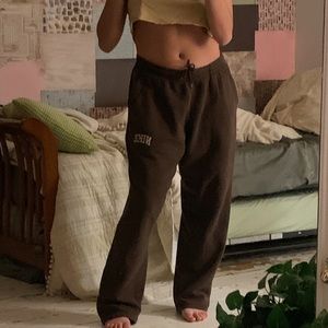 BROWN NIKE SWEATS